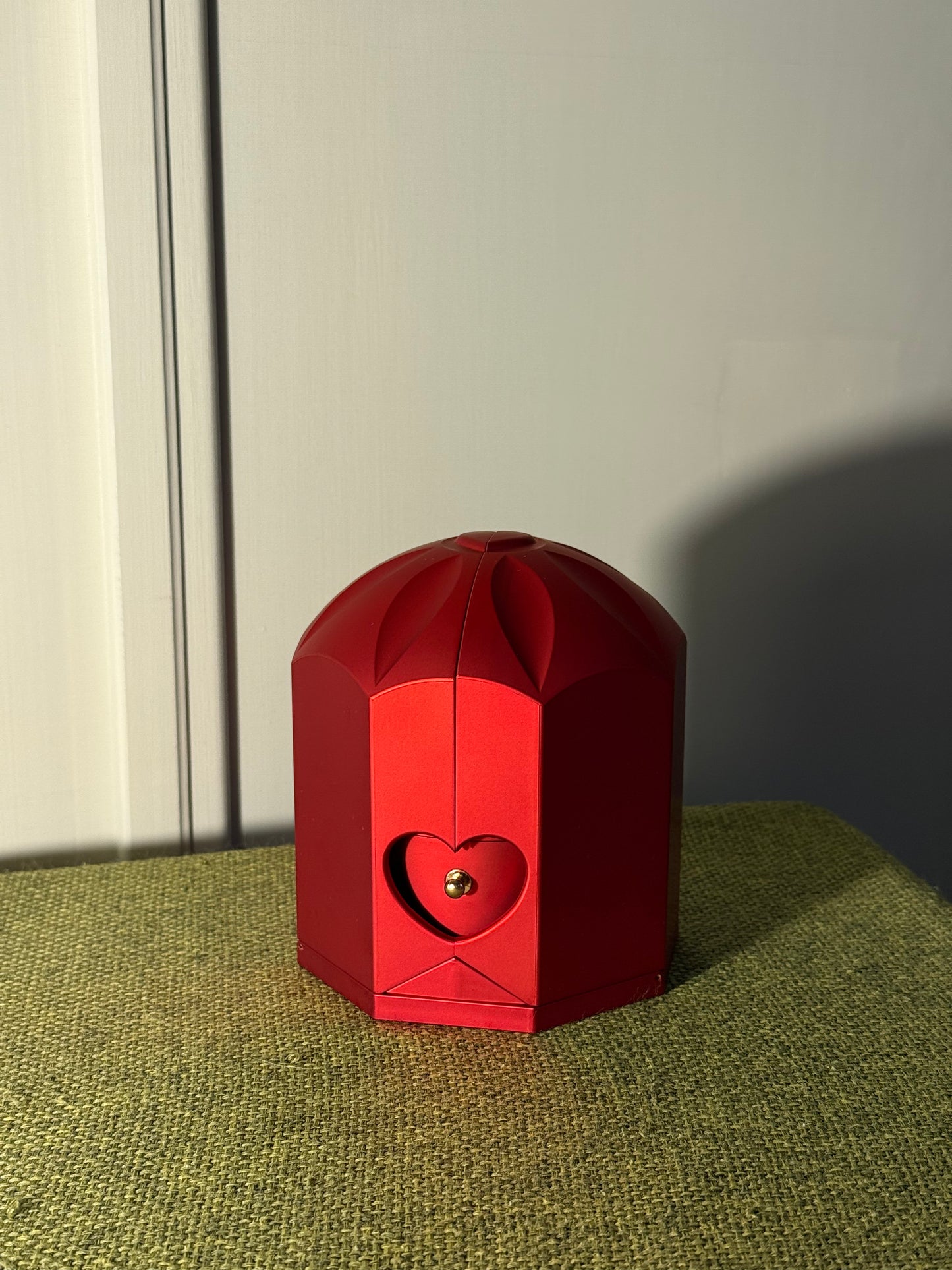 Trandafir Etern Roșu cu Colier