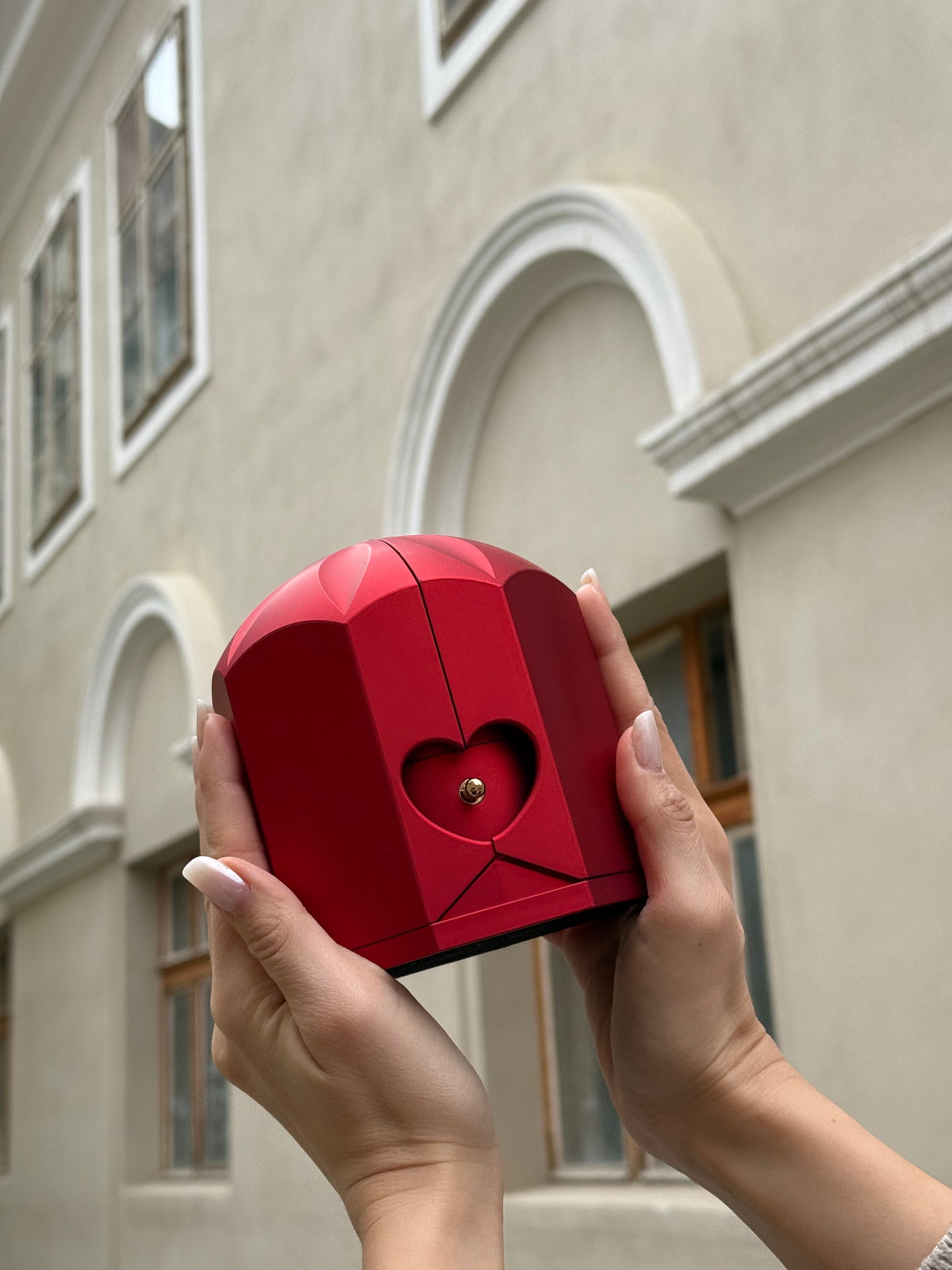 Trandafir Etern Roșu cu Colier