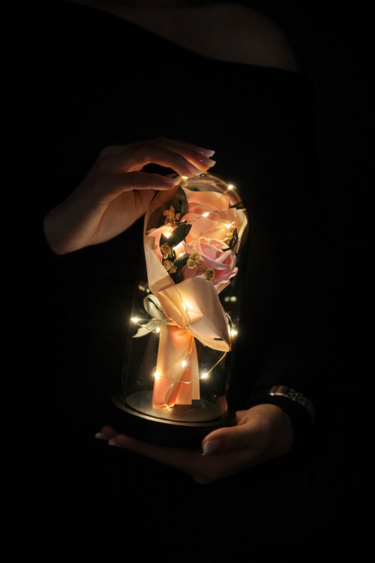 Buchet în Cupolă de Sticlă cu Lumini LED